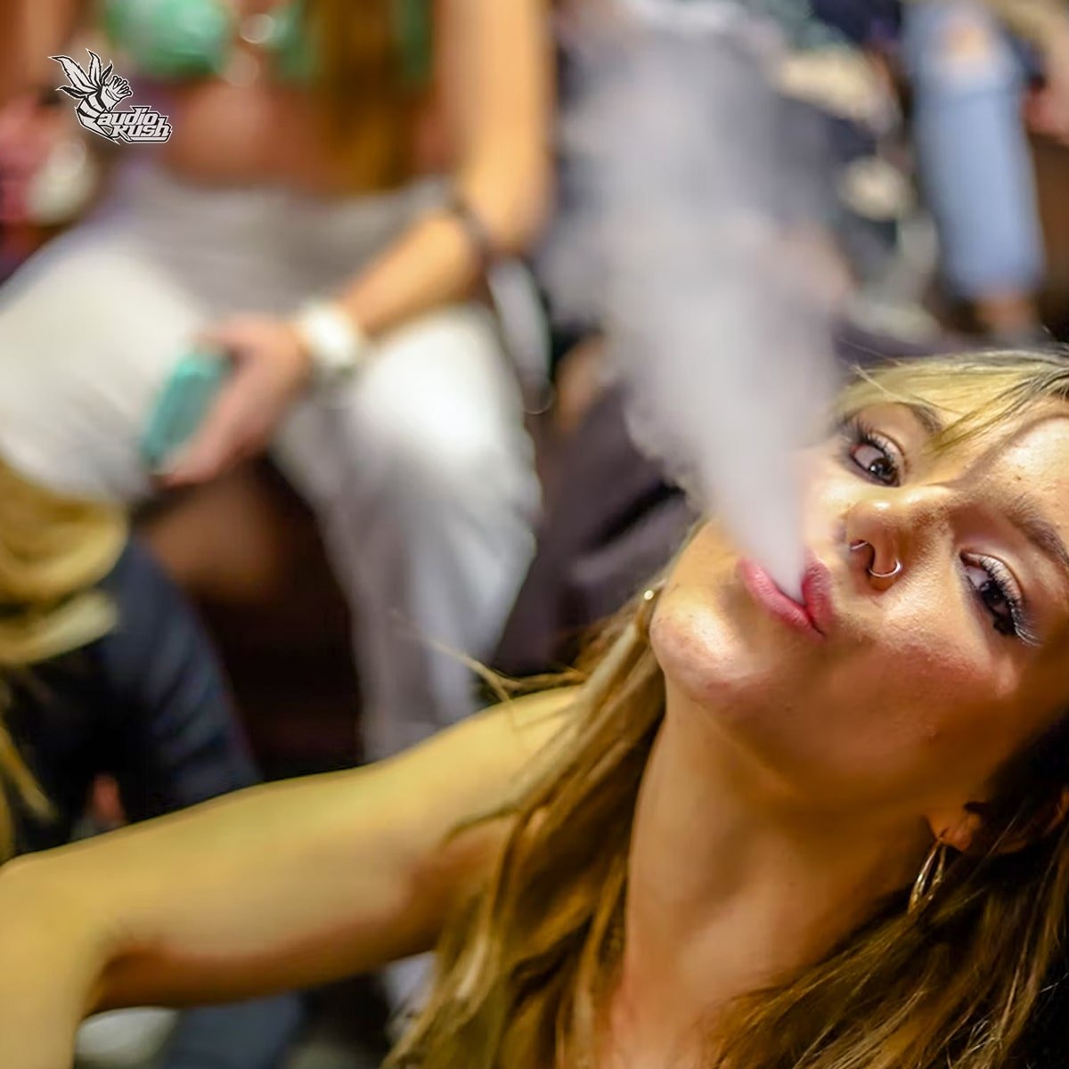 5 best activities to do while stoned on cannabis - be social